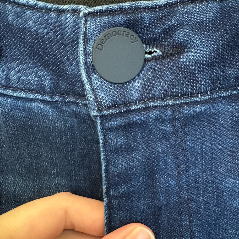 Democracy jeans either some stretch in them and bootcut/flare at the bottom - Picture 3 of 6